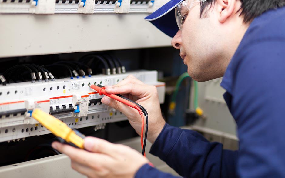électricien dans le bâtiment Paris